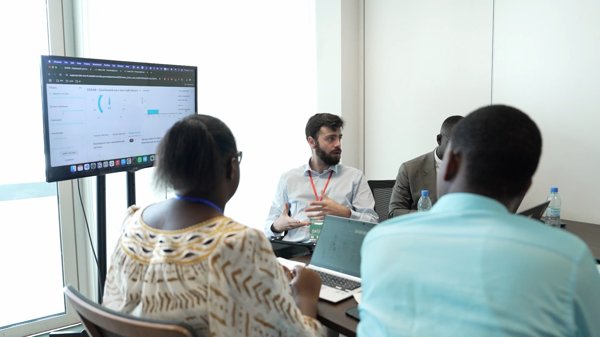 Hackathon 2025 : 4 personnes en réunion