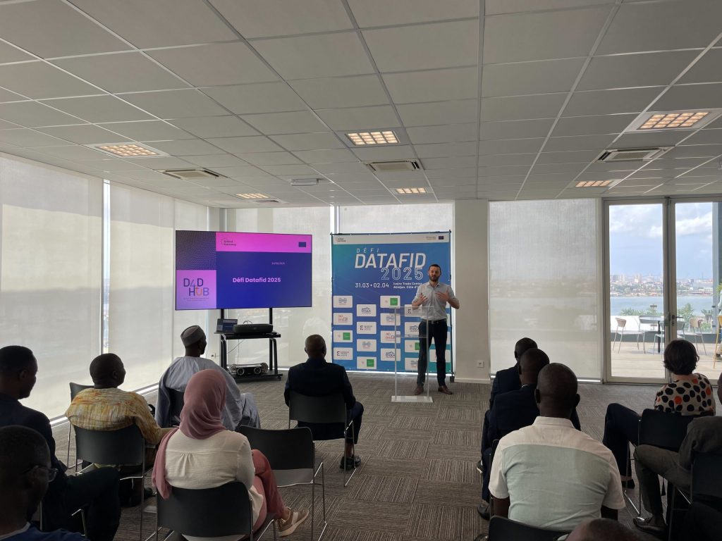 Hackathon 2025 et DATAFID : salle de conférence
