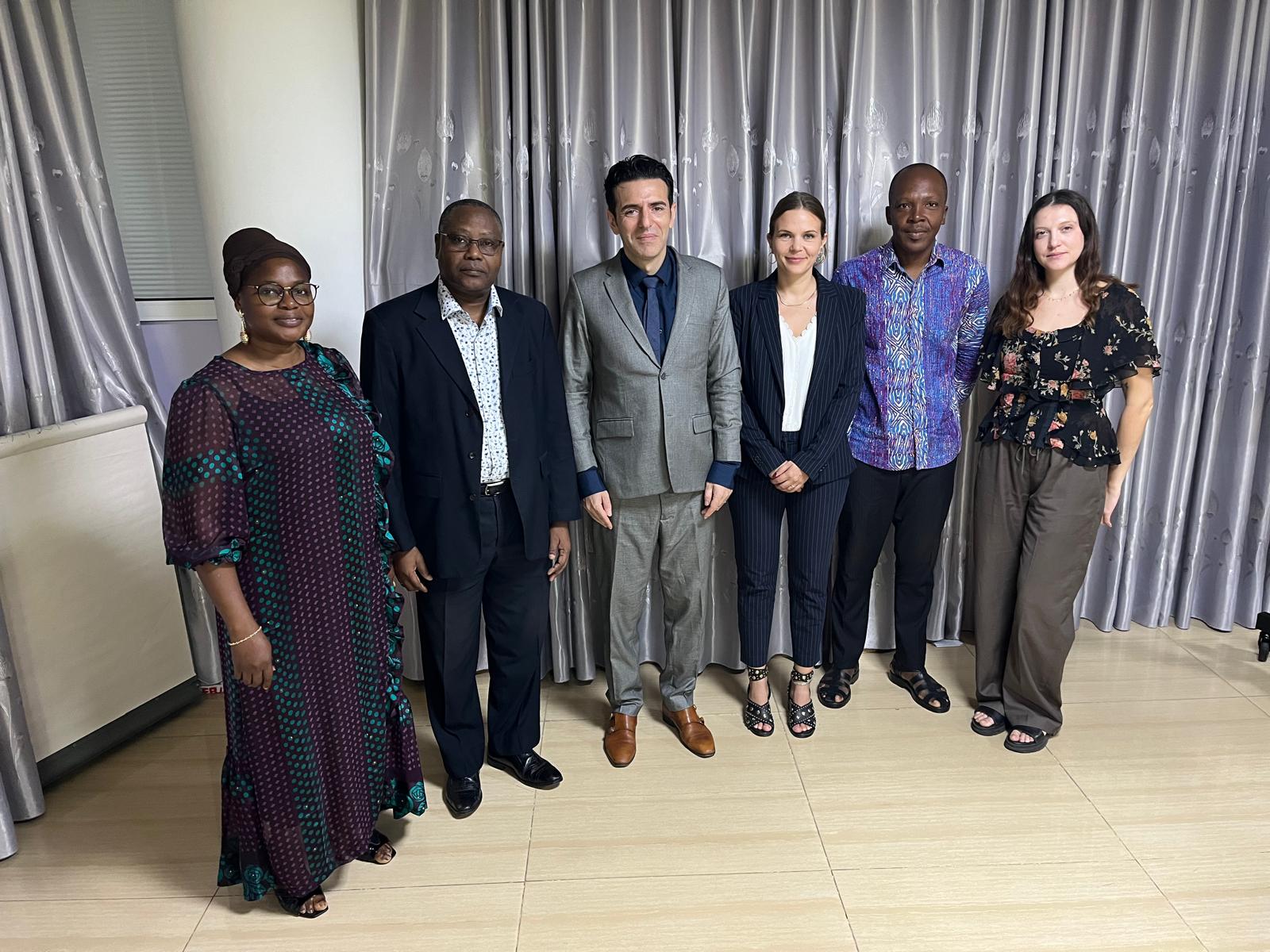 Photo de groupe lors de la mission de lancement au Bénin